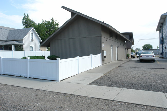 University Area Housing - Hogan Apartments in Spokane, WA - Foto de edificio - Building Photo