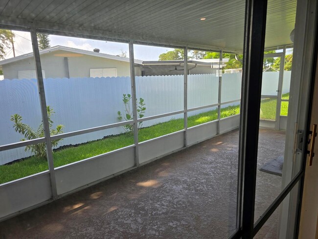 2672 Rockcrest Ct in West Palm Beach, FL - Building Photo - Building Photo