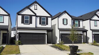 2913 Crown Gate Dr in Houston, TX - Building Photo