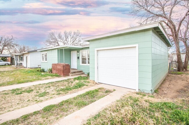 6106 Avenue R in Lubbock, TX - Building Photo - Building Photo