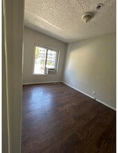 1725 Glendale Blvd, Unit #4 in Los Angeles, CA - Foto de edificio - Building Photo