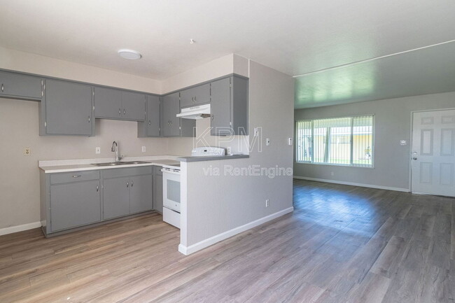 10400 Lower Sacramento Rd in Stockton, CA - Building Photo - Building Photo