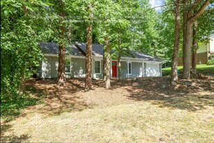 2982 Invermere Woods Ct in Stonecrest, GA - Building Photo