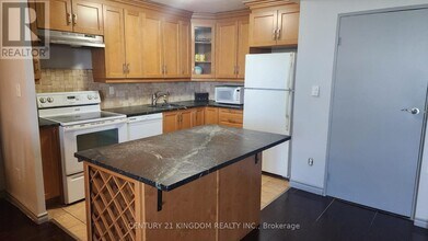 20 Edgecliff Golfway in Toronto, ON - Building Photo - Building Photo