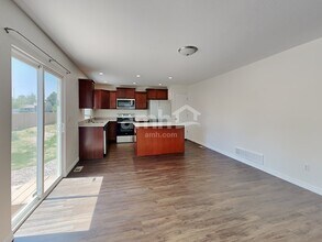 2496 Sierra Springs Dr in Colorado Springs, CO - Foto de edificio - Building Photo