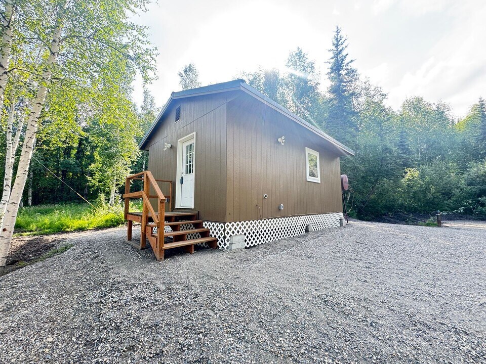 815 Duckwood Ct in Fairbanks, AK - Foto de edificio