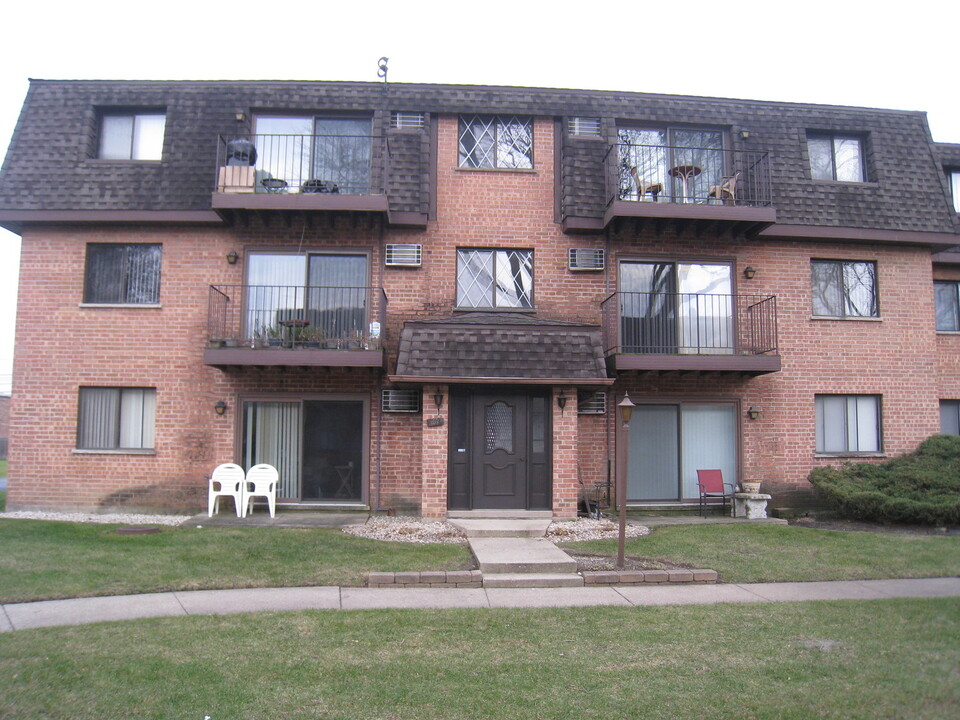 909 S McKinley Ave-Unit -2B in Arlington Heights, IL - Building Photo