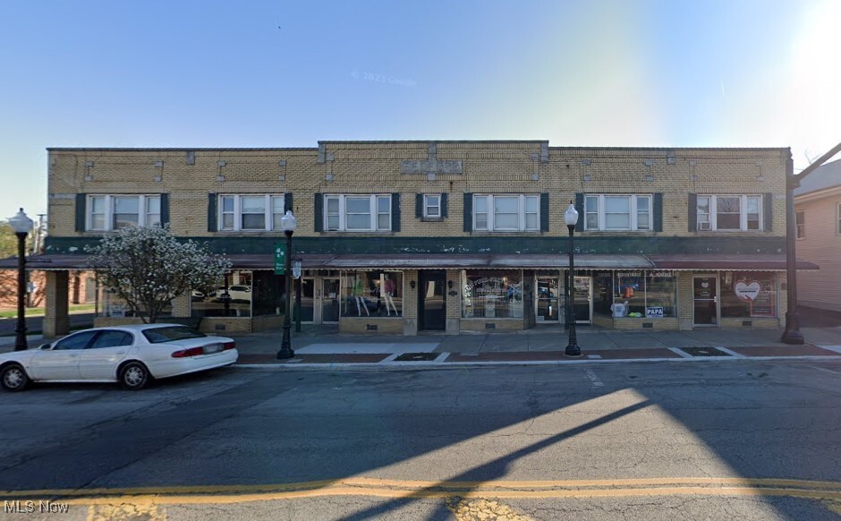 713 Broadway Ave-Unit -8 in Bedford, OH - Foto de edificio