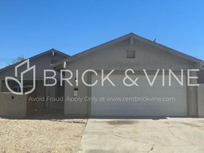 37908 26th St E in Palmdale, CA - Building Photo