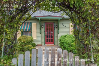 160 S 4th St in Jacksonville, OR - Building Photo - Building Photo