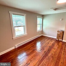 400 E Liberty St in Charles Town, WV - Building Photo - Building Photo