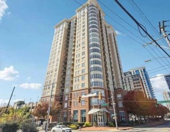 325 E Paces Ferry Rd NE, Unit Buckhead Penthouse Condo in Atlanta, GA - Building Photo - Building Photo