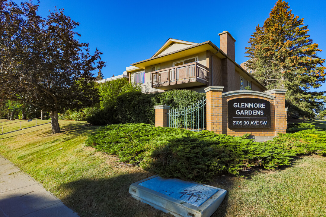 9121 19 St SW in Calgary, AB - Building Photo