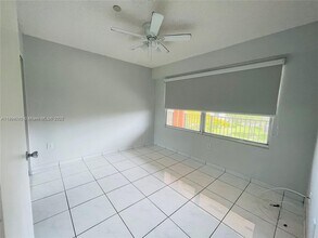 571 SW 141st Ave in Pembroke Pines, FL - Building Photo - Building Photo