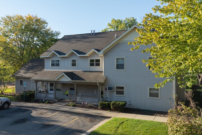 Genesis East Apartments in Kentwood, MI - Building Photo - Building Photo