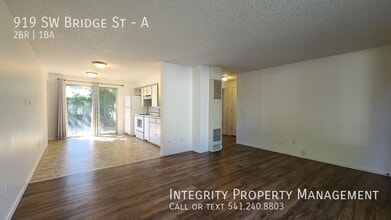 919 SW Bridge St in Grants Pass, OR - Building Photo - Building Photo