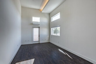 3475 Bentley Ave in Los Angeles, CA - Building Photo - Interior Photo