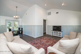 741 Sherry Dr in Atlantic Beach, FL - Foto de edificio - Building Photo