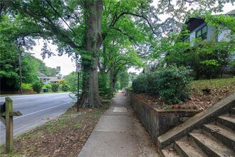 1656 Hosea L Williams Dr SE in Atlanta, GA - Building Photo - Building Photo