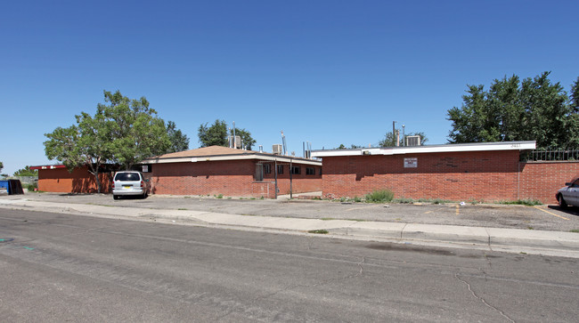 3409-3437 Ross Ave SE in Albuquerque, NM - Building Photo - Building Photo