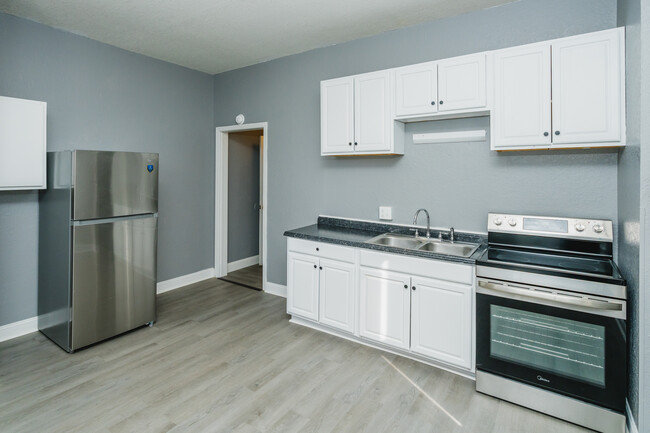 Prescott Place in Toledo, OH - Building Photo - Interior Photo