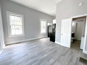 313 E Henry St in Savannah, GA - Building Photo - Building Photo
