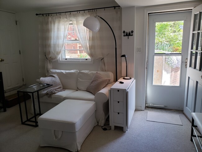 4633 Clark Pl NW, Unit DC NW Large Studio, Unit DC NW Large Studio