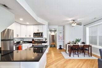 2238 W Barry Ave in Chicago, IL - Building Photo - Building Photo