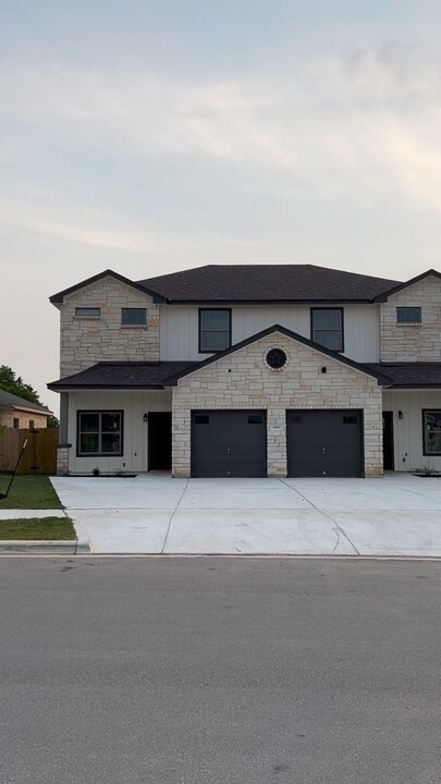 Bunny Trail Village- New construction in Killeen, TX - Building Photo