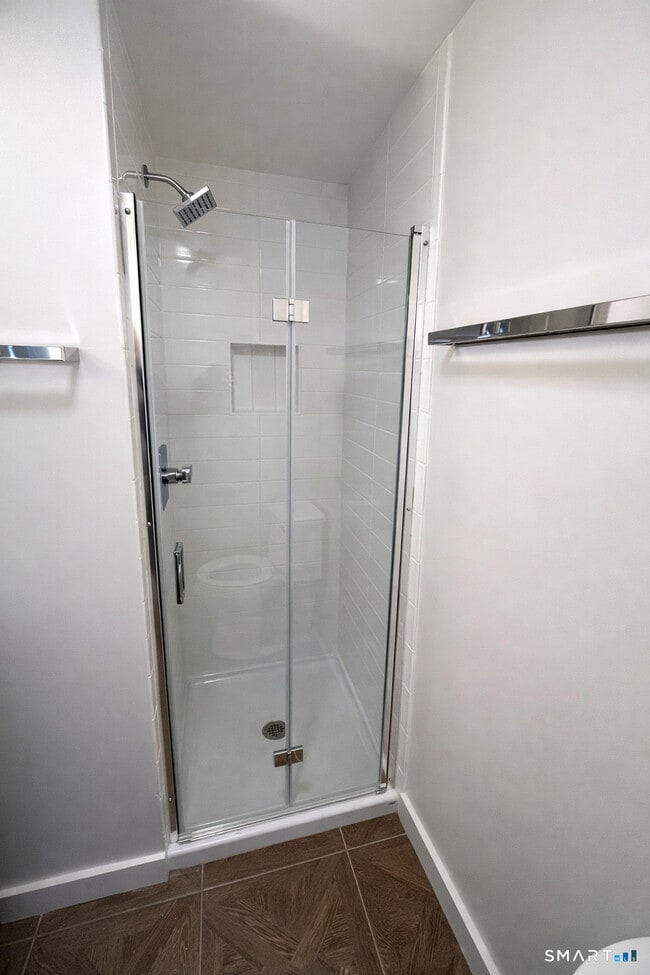 411 N Main St in Bristol, CT - Building Photo - Building Photo