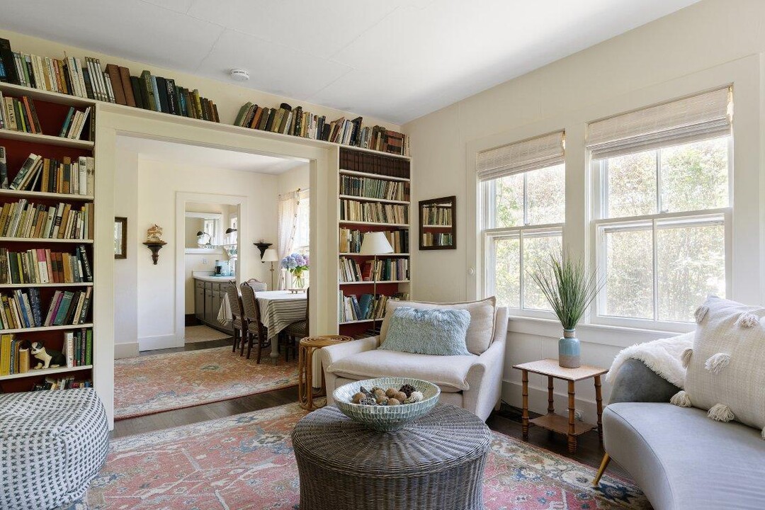 10 Pleasant Ln in East Hampton, NY - Building Photo