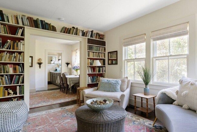 property at 10 Pleasant Ln