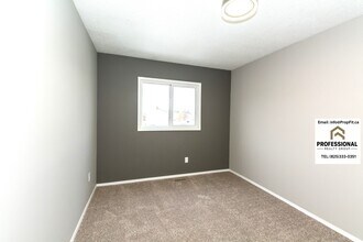 116 Centennial Ct NW in Edmonton, AB - Building Photo - Building Photo