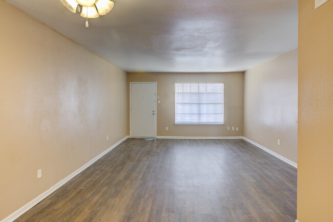 RIDGE STONE APARTMENTS in Houston, TX - Building Photo - Interior Photo