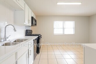 4332 Exmoor Ct in Indianapolis, IN - Foto de edificio - Building Photo