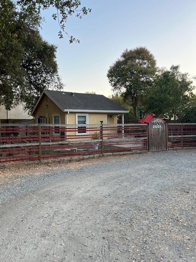 2920 Walnut Ave in Carmichael, CA - Building Photo - Building Photo