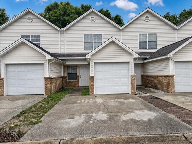 property at 954 Scenic Oak Ln