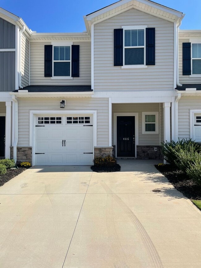 406 Windsinger Ln in Greer, SC - Building Photo - Building Photo