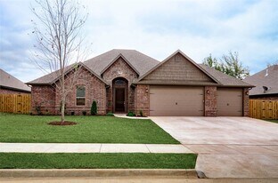 703 SE Fullerton St in Bentonville, AR - Building Photo