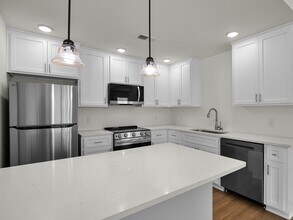 307 W King St in Jackson, TN - Foto de edificio - Building Photo