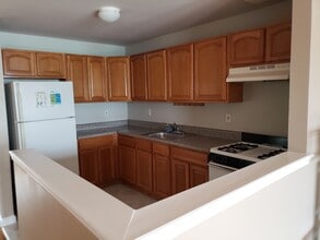 176 Beach 97th St, Unit 3 in Far Rockaway, NY - Foto de edificio - Building Photo