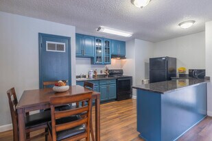 Windsor Garden Apartments in Fremont, CA - Building Photo