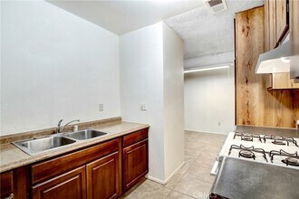 805 Quail Dr in Lake Elsinore, CA - Foto de edificio - Building Photo