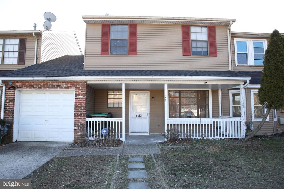 29 Hathaway Dr in Sicklerville, NJ - Building Photo