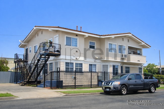 property at 1425 3rd Ave