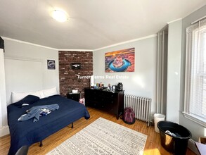 38 Cherry St, Unit 1 in Somerville, MA - Foto de edificio - Building Photo