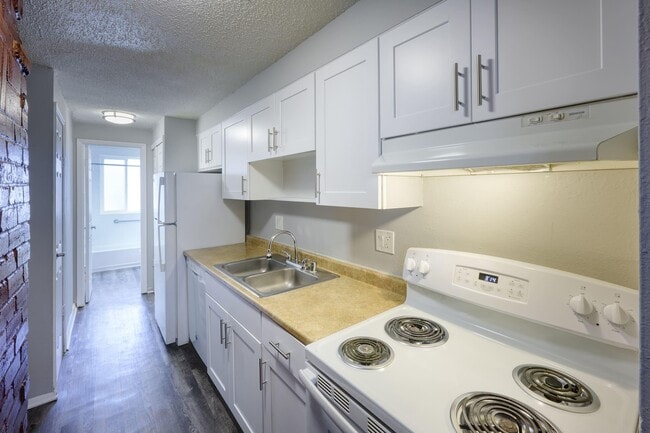 Abrigo Apartments in Aurora, CO - Foto de edificio - Building Photo