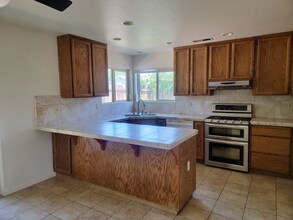 1550 Sterling Dr in Redding, CA - Building Photo - Building Photo