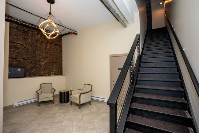 413 S Warren St in Syracuse, NY - Building Photo - Building Photo