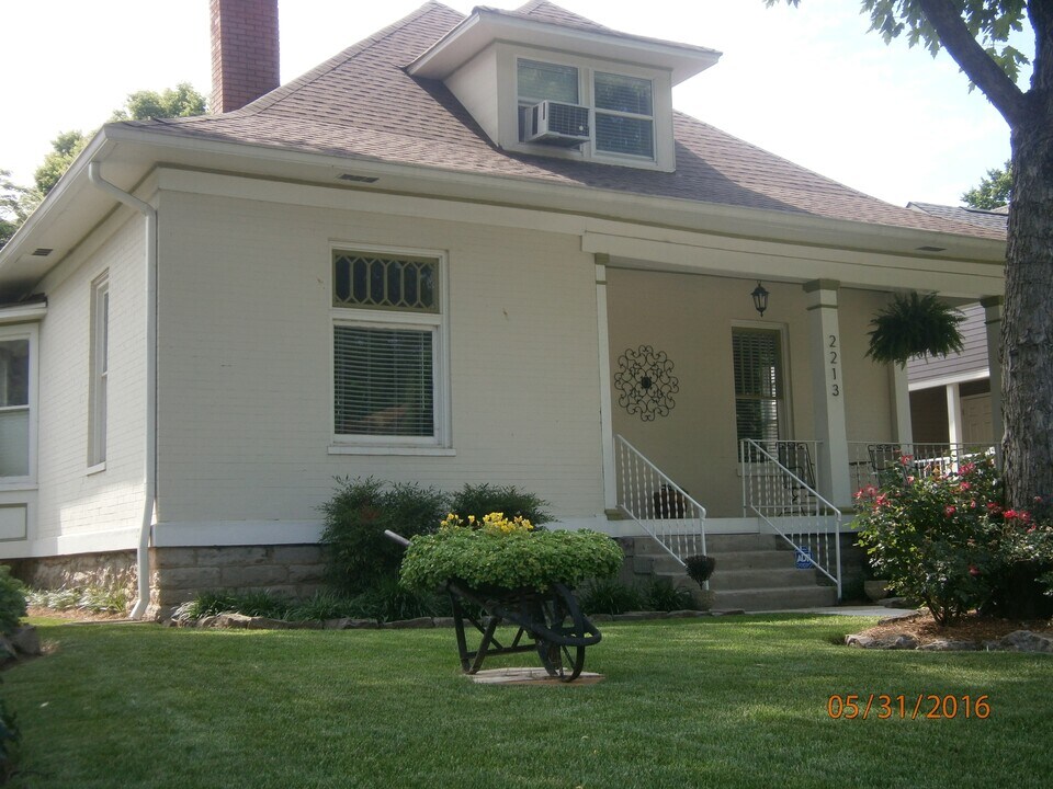 2213 10th Ave S in Nashville, TN - Building Photo
